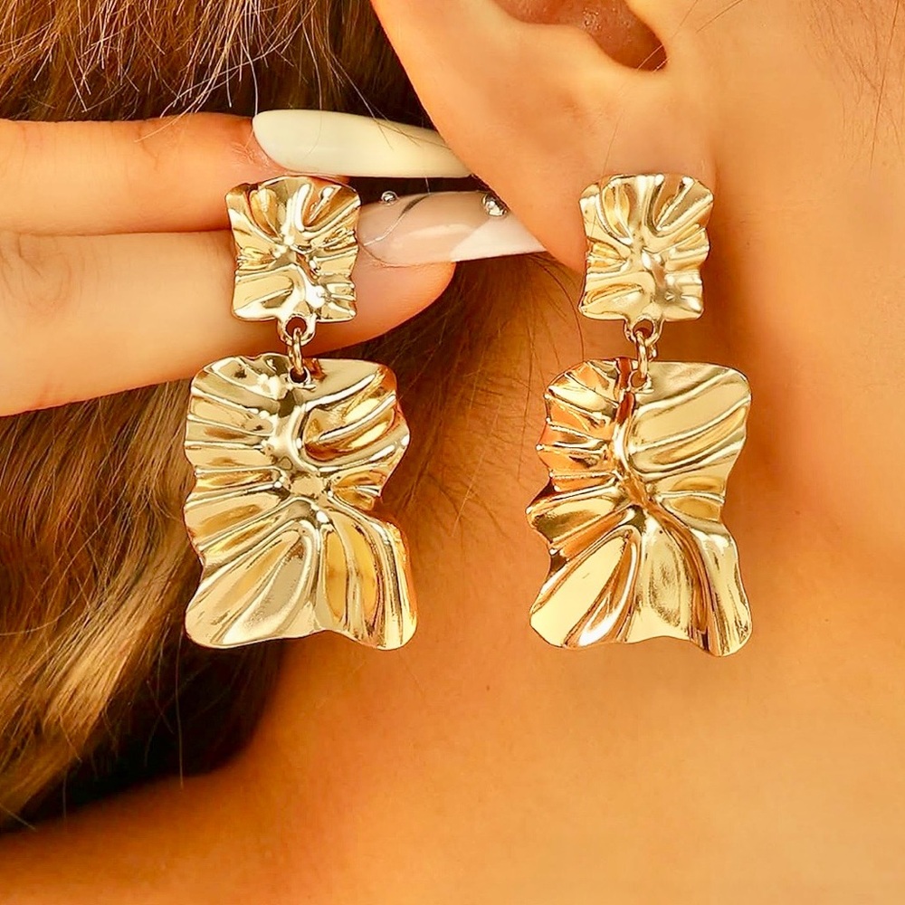 NEW Gold Crinkle Dangle Earrings